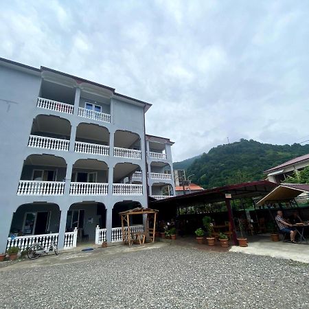 Beliy Dom Hotel ควาเรียที ภายนอก รูปภาพ
