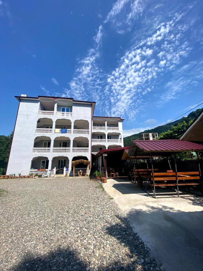 Beliy Dom Hotel ควาเรียที ภายนอก รูปภาพ